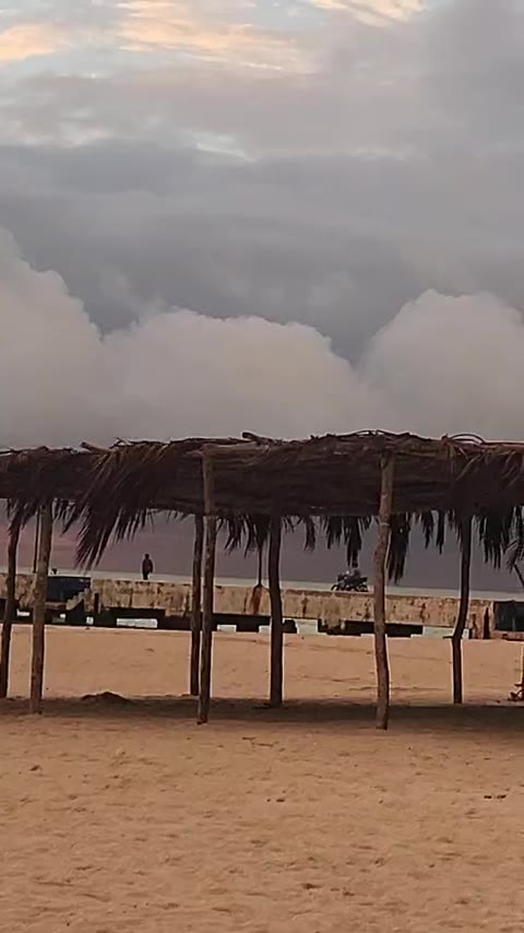 Palapa y muelle al atardecer en Celestún